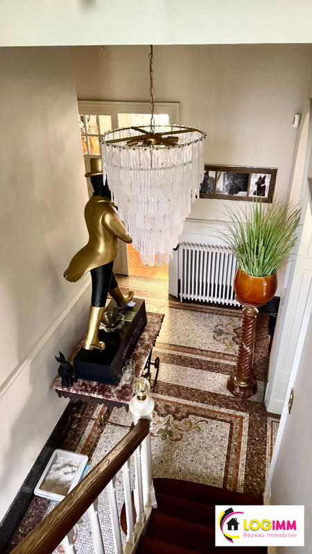 Maison - 255 m² - 8 pièces