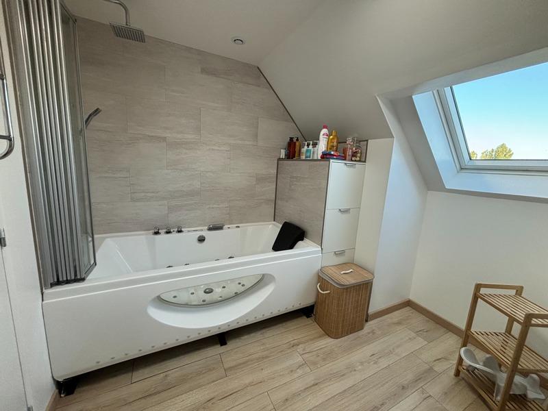 Pavillon - 180 m² - 6 pièces