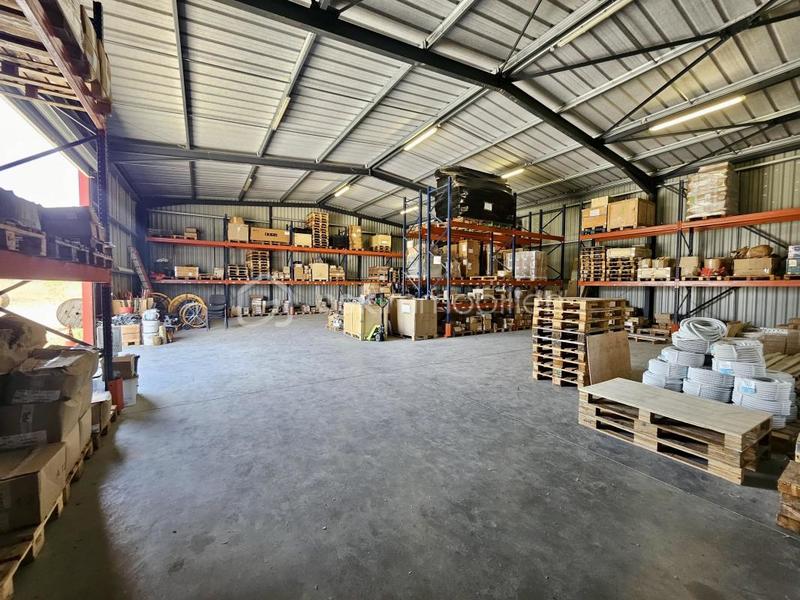Local d'activité / Entrepôt - 354 m² - 3 pièces