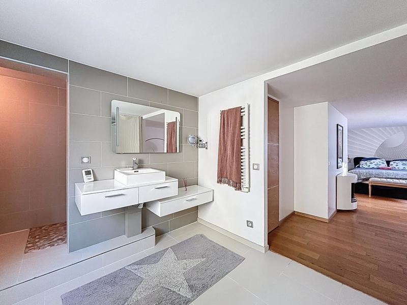 Maison - 228 m² - 7 pièces