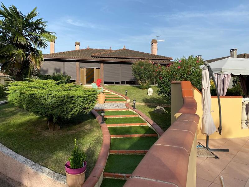 Maison - 240 m² - 5 pièces