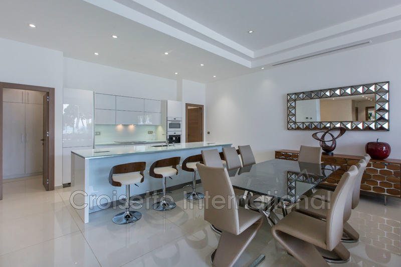 Appartement - 213 m² - 5 pièces