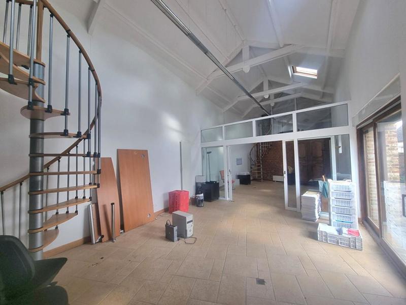 Maison - 241 m² - 11 pièces