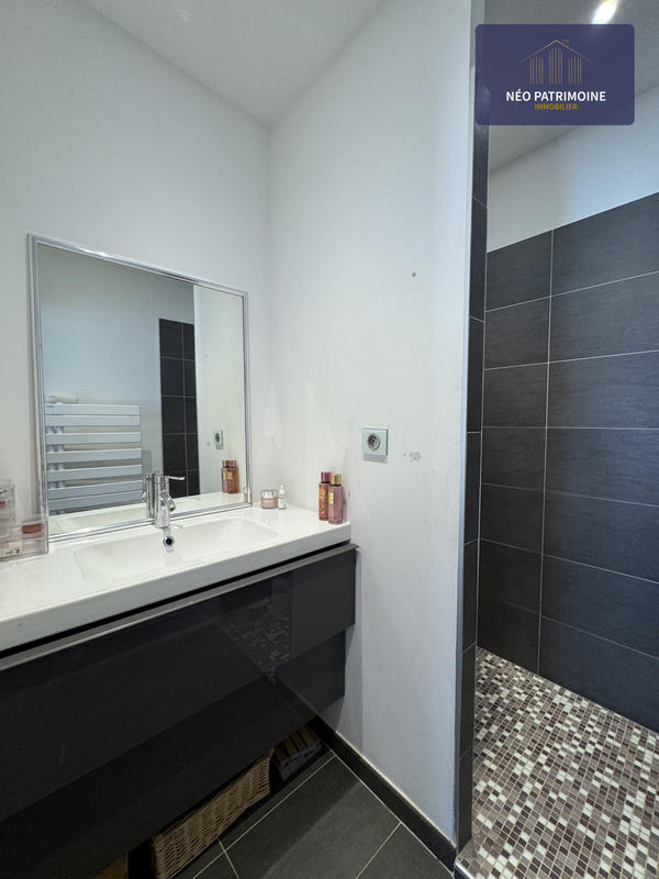 Maison contemporaine - 270 m² - 8 pièces