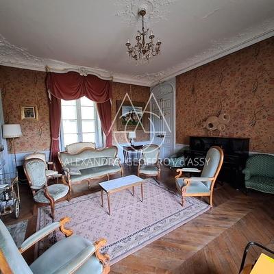 Château - 4 200 m² - 72 pièces