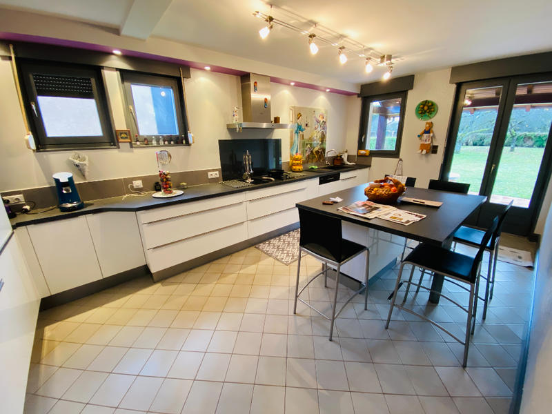 Maison - 234 m² - 7 pièces