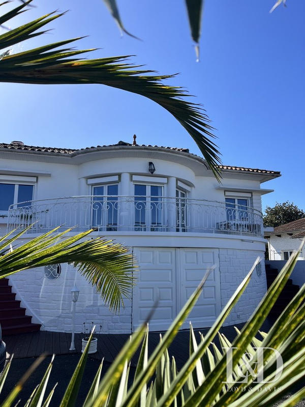 Maison contemporaine - 213 m² - 8 pièces