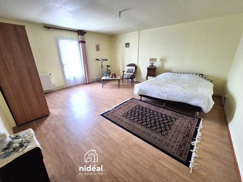 Maison - 228 m² - 9 pièces