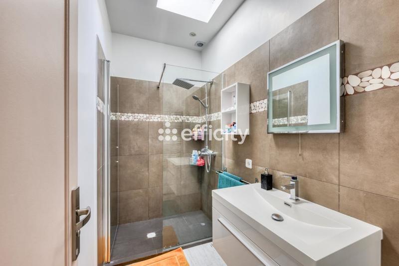 Maison - 171 m² - 7 pièces