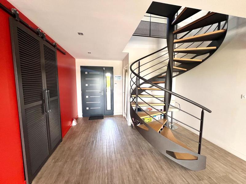 Maison - 235 m² - 8 pièces