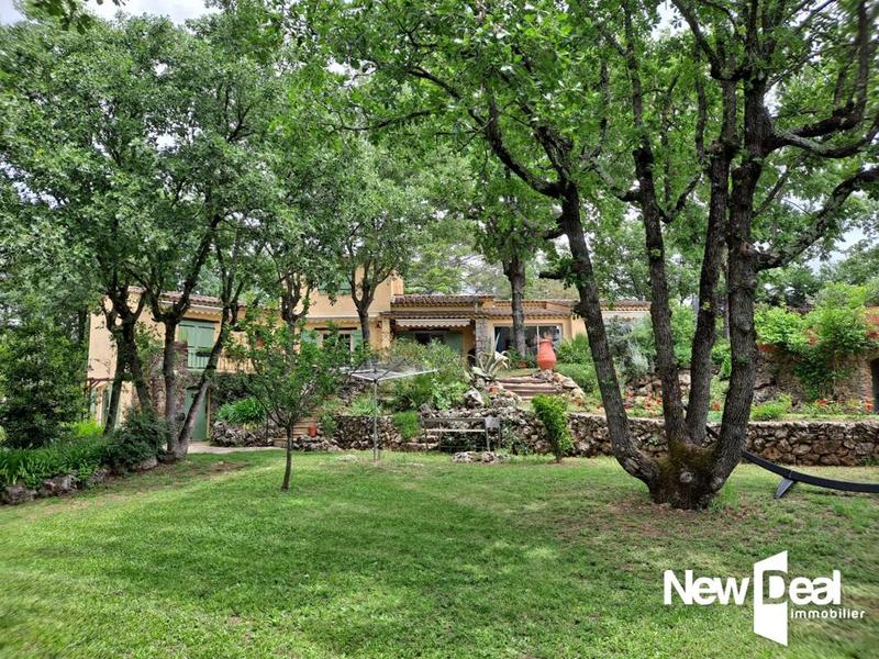 Maison - 245 m² - 7 pièces