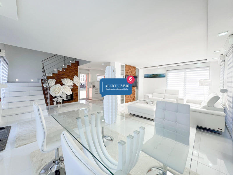 Maison - 208 m² - 10 pièces