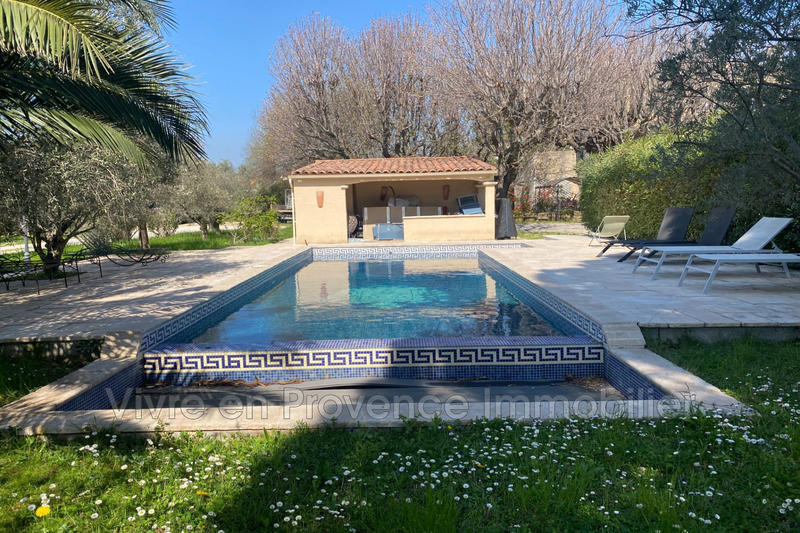 Maison - 460 m² - 12 pièces