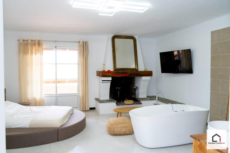 Maison - 520 m² - 8 pièces