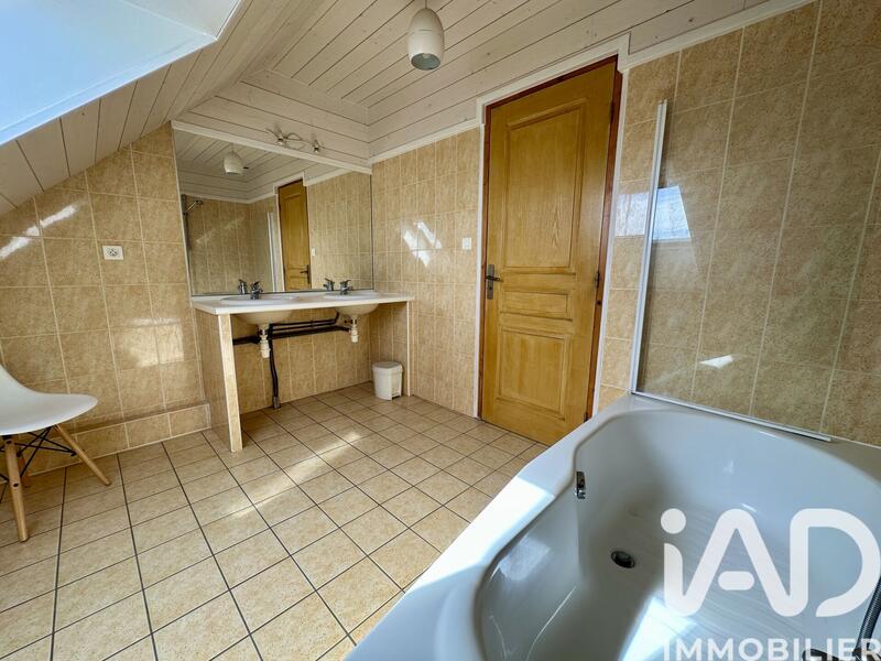 Maison - 136 m² - 7 pièces