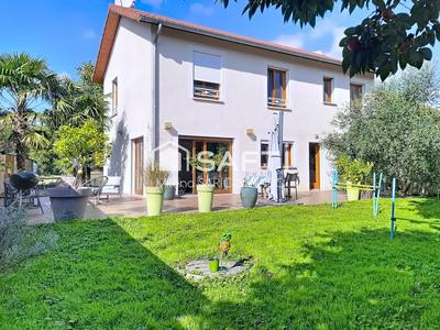 Maison - 161 m² - 5 pièces