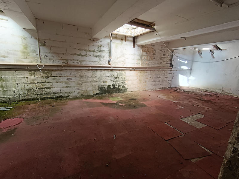 Local d'activité / Entrepôt - 650 m² - 12 pièces