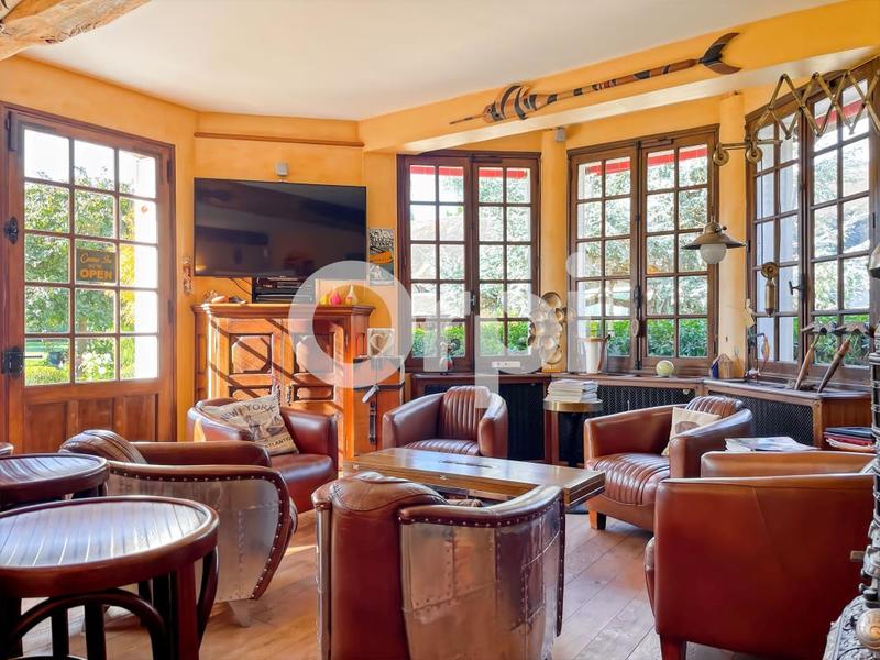 Moulin - 550 m² - 7 pièces