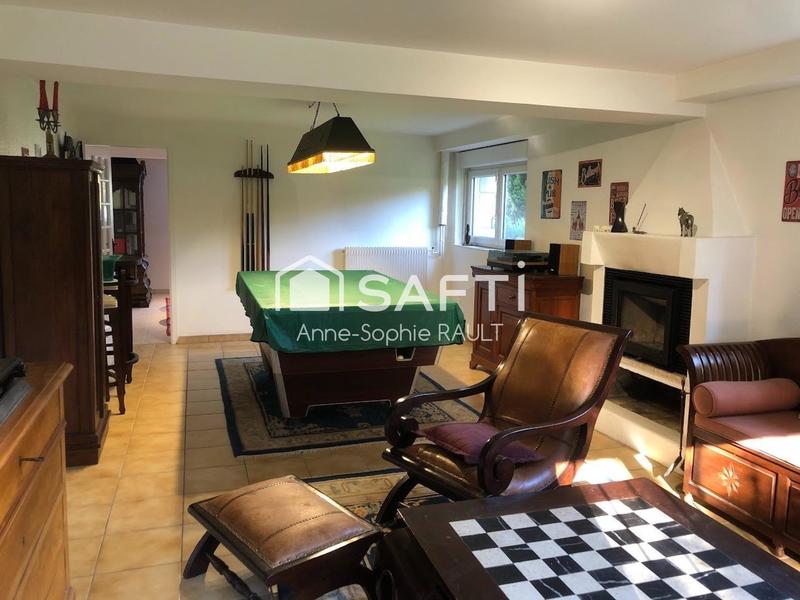 Maison - 254 m² - 9 pièces