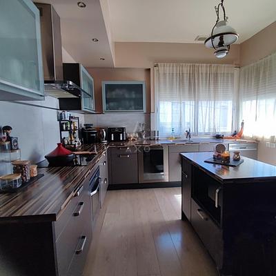 Maison - 161 m² - 6 pièces