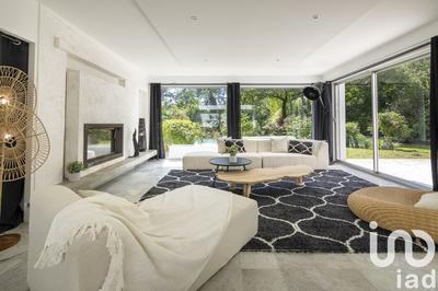 Maison - 320 m² - 10 pièces