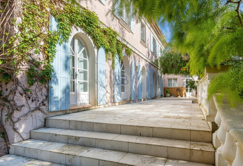 Villa - 273 m² - 8 pièces