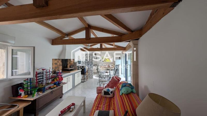 Maison - 215 m² - 7 pièces