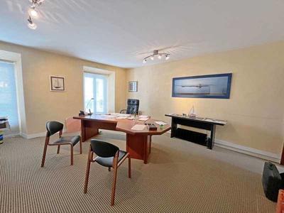 Magasins - 165 m² - 4 pièces