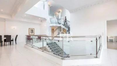 Propriété - 495 m² - 8 pièces