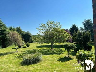 Propriété - 303 m² - 9 pièces