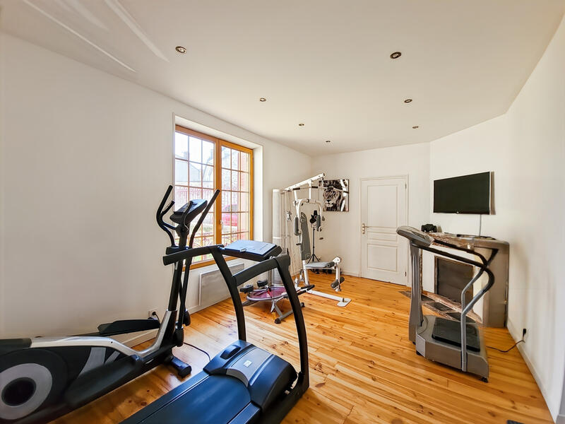 Maison - 250 m² - 10 pièces