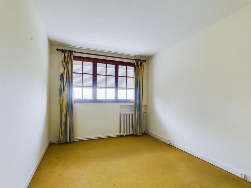 Maison - 245 m² - 9 pièces