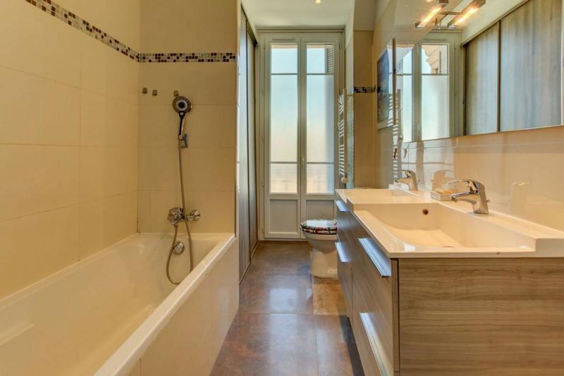 Appartement bourgeois - 141 m² - 5 pièces