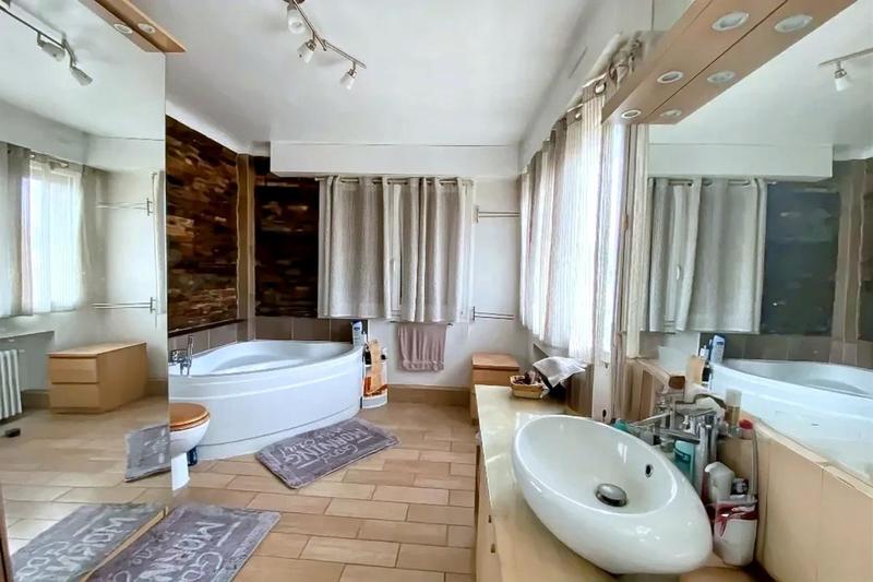 Pavillon - 300 m² - 12 pièces