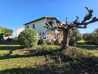 Maison - 208 m² - 11 pièces