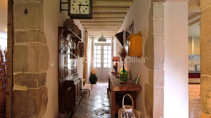 Demeure - 230 m² - 5 pièces