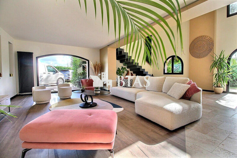 Maison - 272 m² - 7 pièces