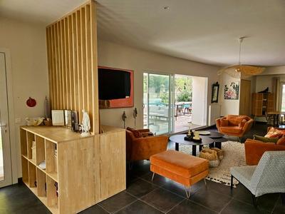 Maison - 236 m² - 8 pièces