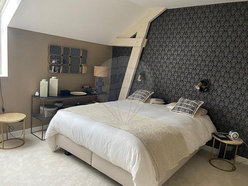 Maison - 225 m² - 10 pièces