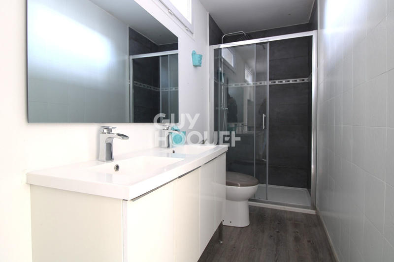 Maison - 211 m² - 7 pièces