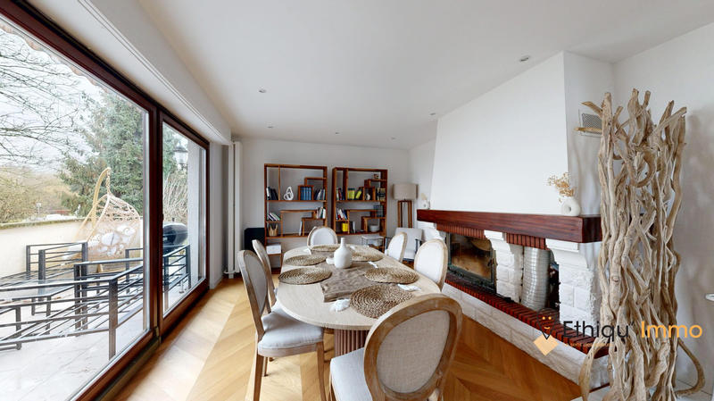 Maison - 210 m² - 6 pièces