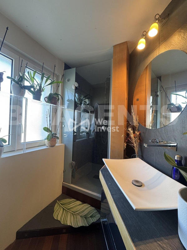 Maison - 225 m² - 7 pièces