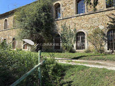 Propriété - 1 166 m² - 15 pièces