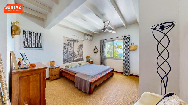 Maison - 240 m² - 6 pièces