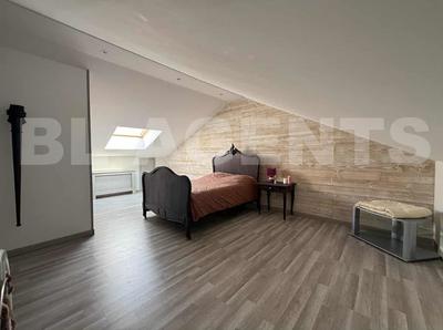 Demeure - 352 m² - 9 pièces