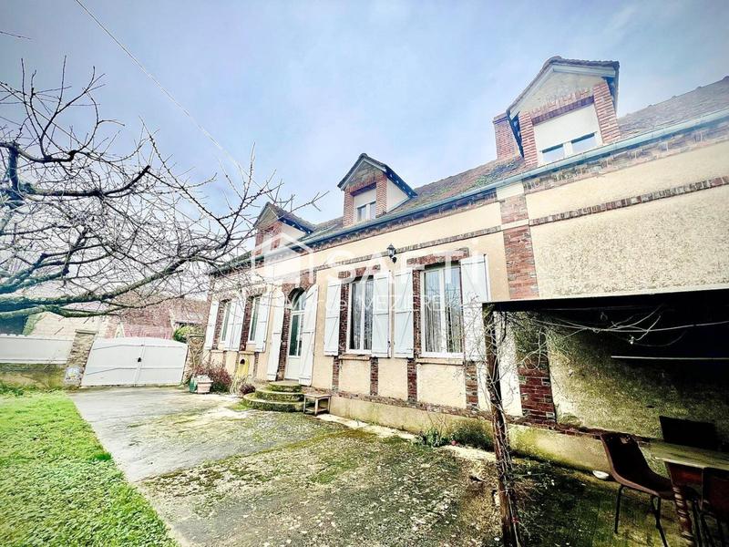 Maison - 180 m² - 11 pièces