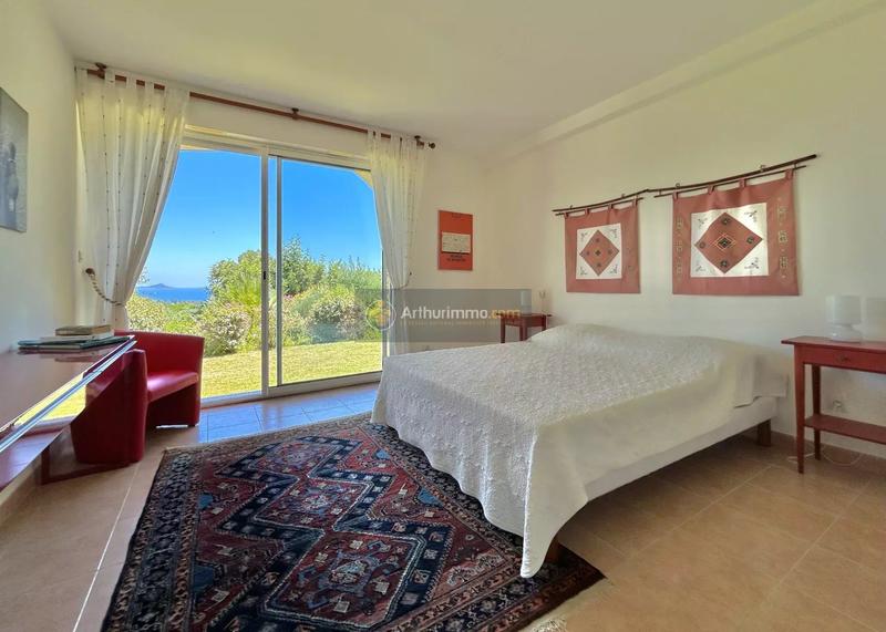 Maison - 215 m² - 7 pièces