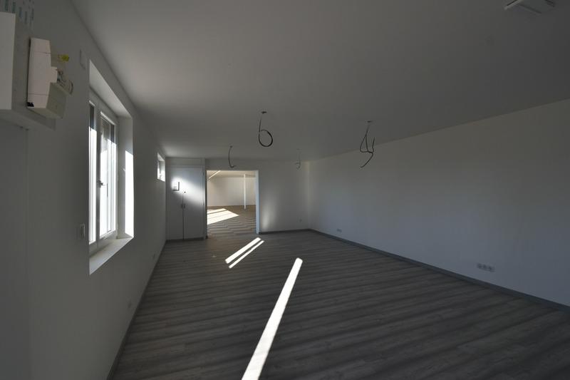 Local commercial - 1 295 m² - 2 pièces