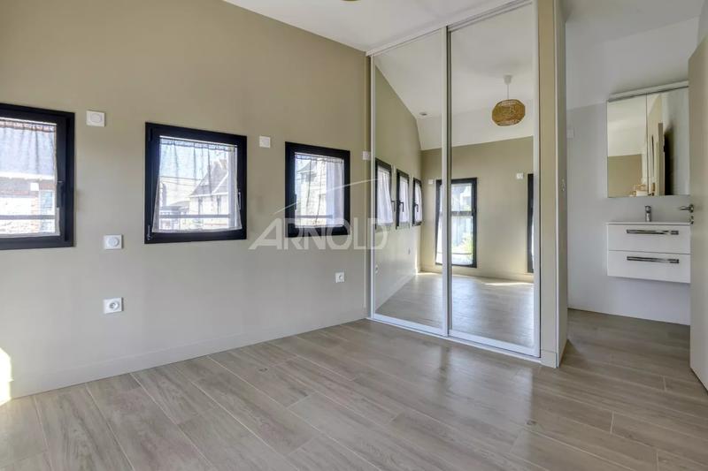 Maison - 200 m² - 8 pièces