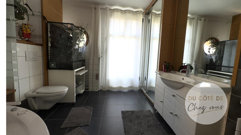 Demeure - 292 m² - 8 pièces